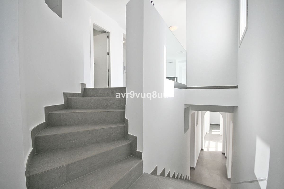 4 bedroom Villa for sale in Riviera del Sol with pool garage - € 1,750,000 (Ref: 9402673)