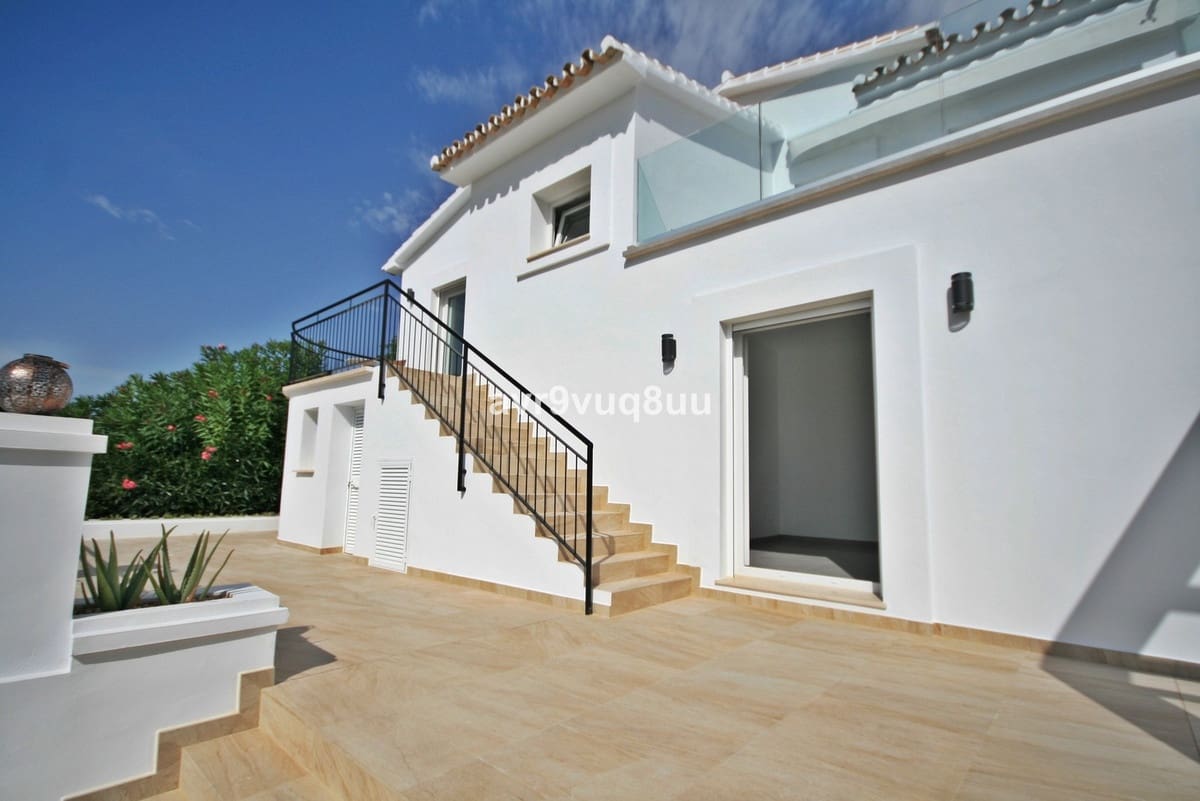 4 bedroom Villa for sale in Riviera del Sol with pool garage - € 1,750,000 (Ref: 9402673)