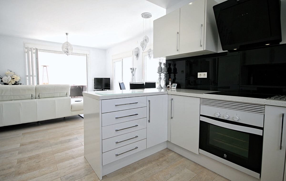 4 sypialnia Willa na sprzedaż w La Cala de Mijas z basenem garażem - 995 000 € (Ref: 9402674)