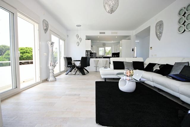 4 sypialnia Willa na sprzedaż w La Cala de Mijas, Mijas z basenem garażem - 995 000 € (Ref: 9402674)