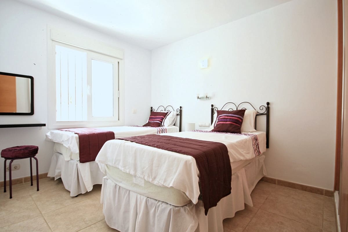 4 sovrum Villa till salu i La Cala de Mijas med pool garage - 995 000 € (Ref: 9402674)