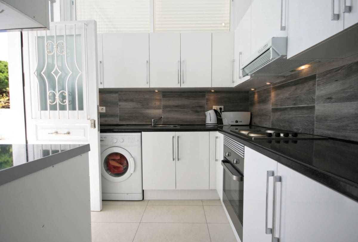 4 sovrum Villa till salu i La Cala de Mijas med pool garage - 995 000 € (Ref: 9402674)