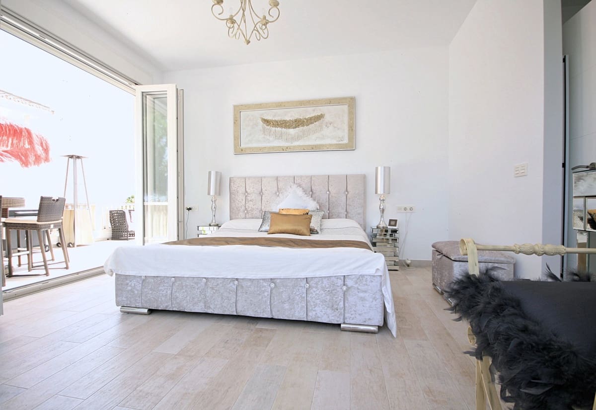 4 sovrum Villa till salu i La Cala de Mijas med pool garage - 995 000 € (Ref: 9402674)