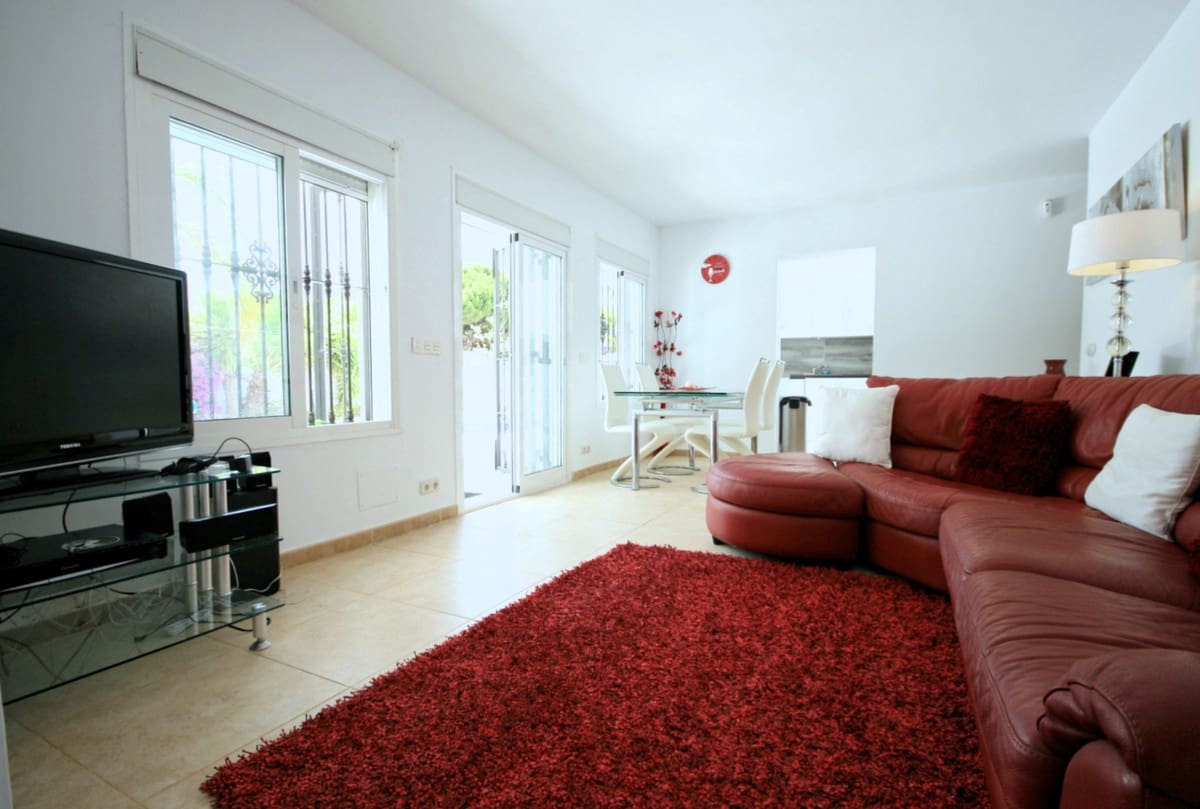 4 bedroom Villa for sale in La Cala de Mijas with pool garage - € 995,000 (Ref: 9402674)