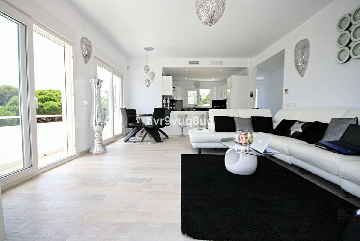 4 sovrum Villa till salu i La Cala de Mijas med pool garage - 995 000 € (Ref: 9402674)