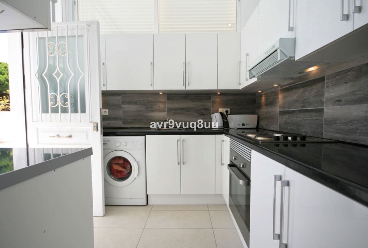 4 sovrum Villa till salu i La Cala de Mijas med pool garage - 995 000 € (Ref: 9402674)