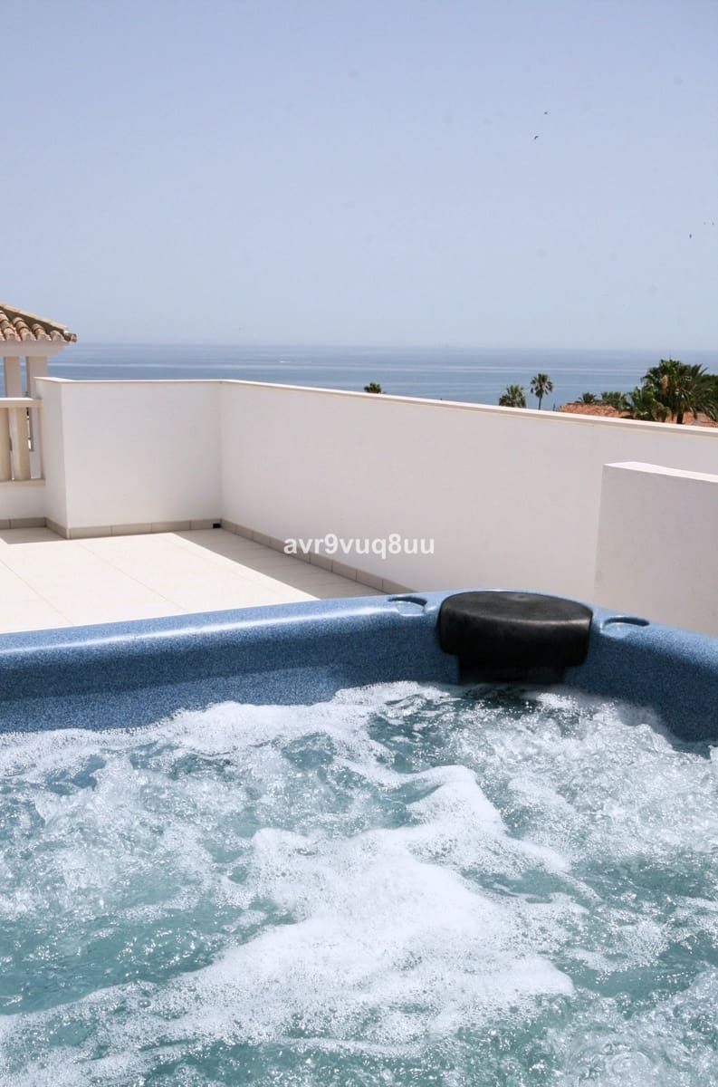 4 sovrum Villa till salu i La Cala de Mijas med pool garage - 995 000 € (Ref: 9402674)