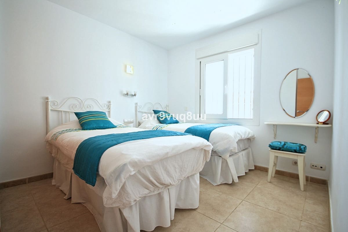 4 sovrum Villa till salu i La Cala de Mijas med pool garage - 995 000 € (Ref: 9402674)