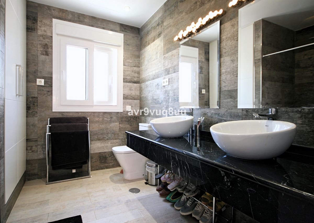 4 sovrum Villa till salu i La Cala de Mijas med pool garage - 995 000 € (Ref: 9402674)