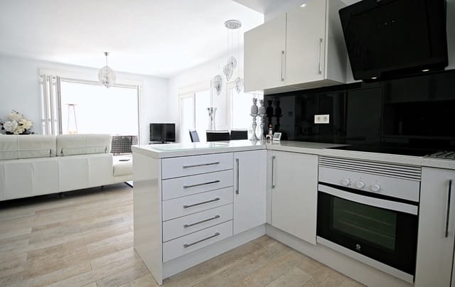 Chalet de 4 habitaciones en La Cala de Mijas, Mijas en venta con piscina garaje - 995.000 € (Ref: 9402674)