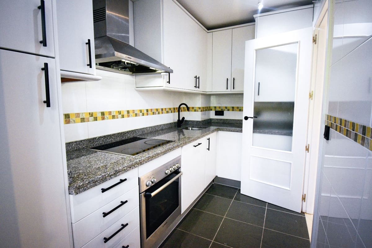 2 slaapkamer Appartement te koop in Mijas Costa met zwembad garage - € 285.000 (Ref: 9404729)