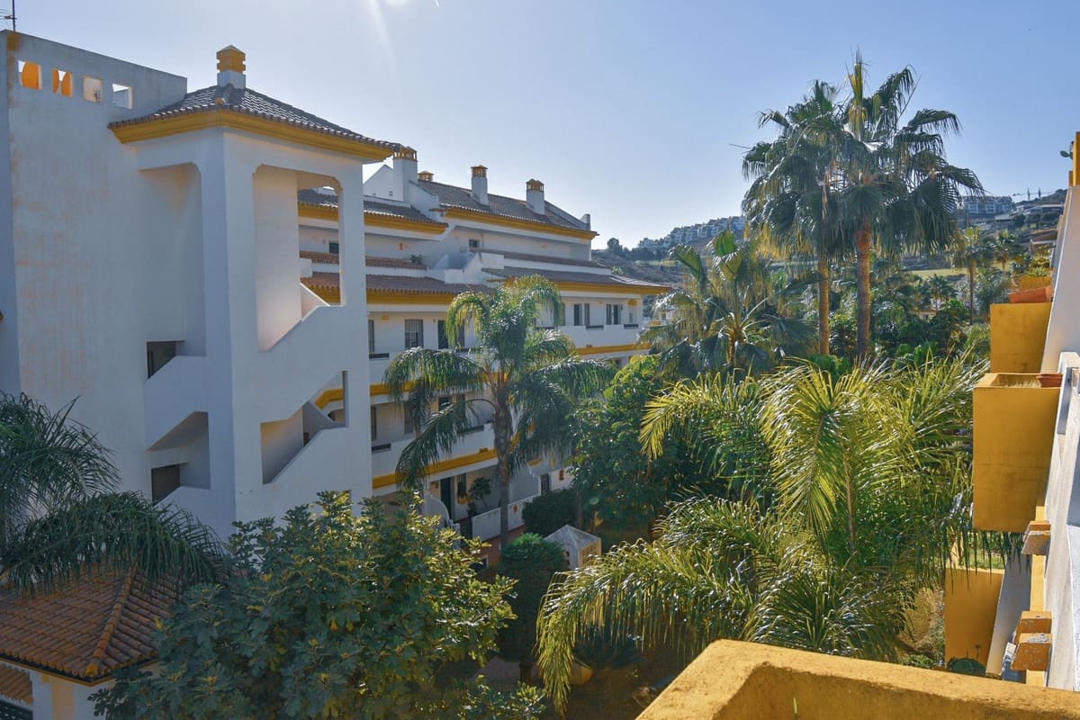 2 bedroom Apartment for sale in Mijas Costa with pool garage - € 285,000 (Ref: 9404729)