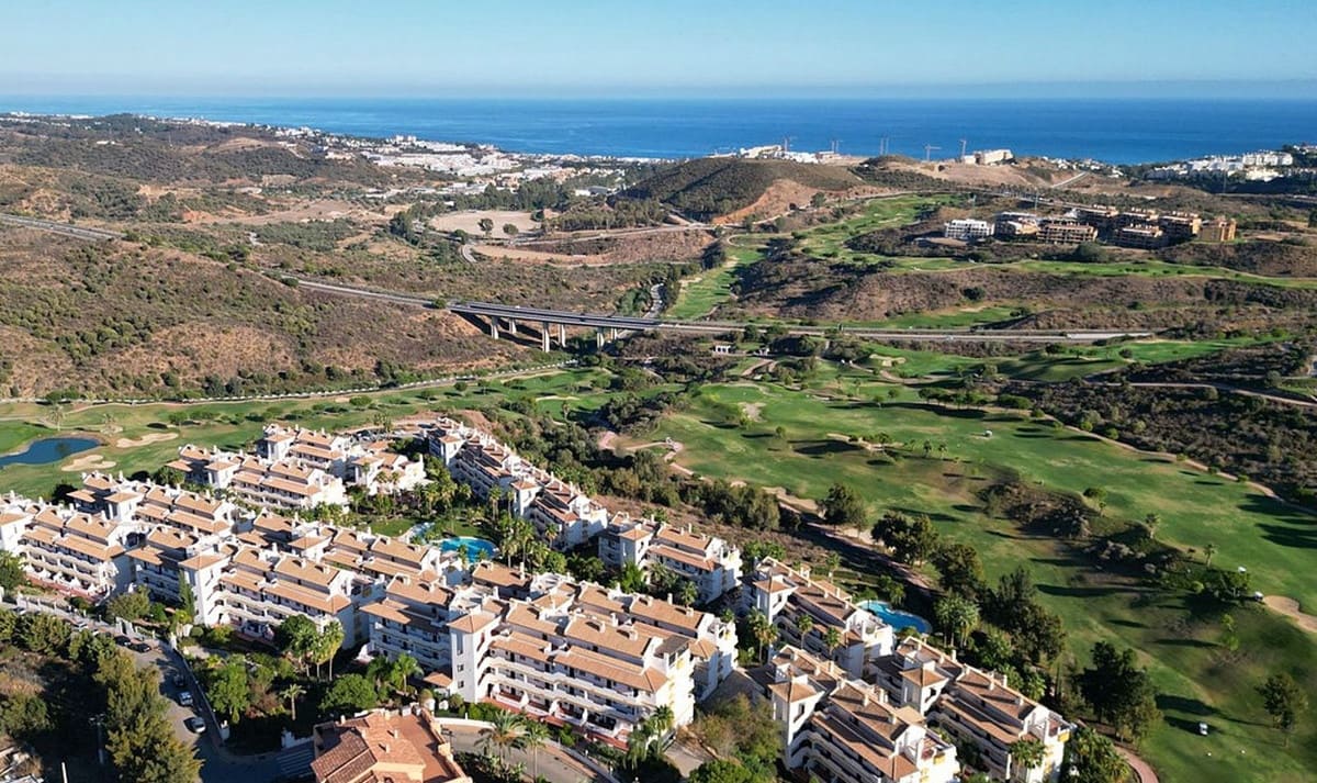 2 bedroom Apartment for sale in Mijas Costa with pool garage - € 285,000 (Ref: 9404729)