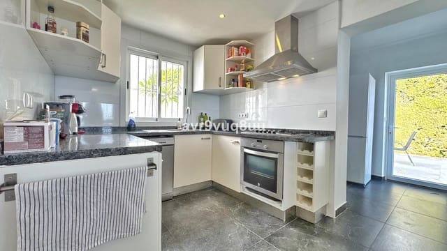 5 bedroom Villa for sale in La Cala de Mijas, Mijas with pool garage - € 1,375,000 (Ref: 9438055)
