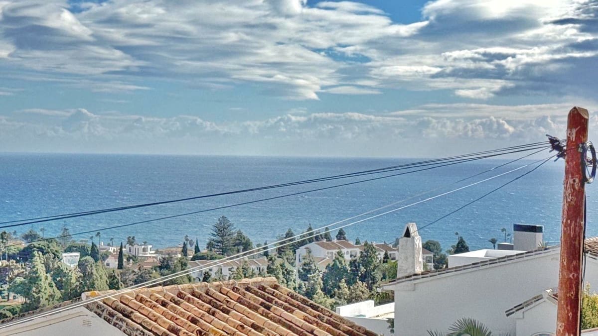 5 bedroom Villa for sale in La Cala de Mijas with pool garage - € 1,375,000 (Ref: 9438055)