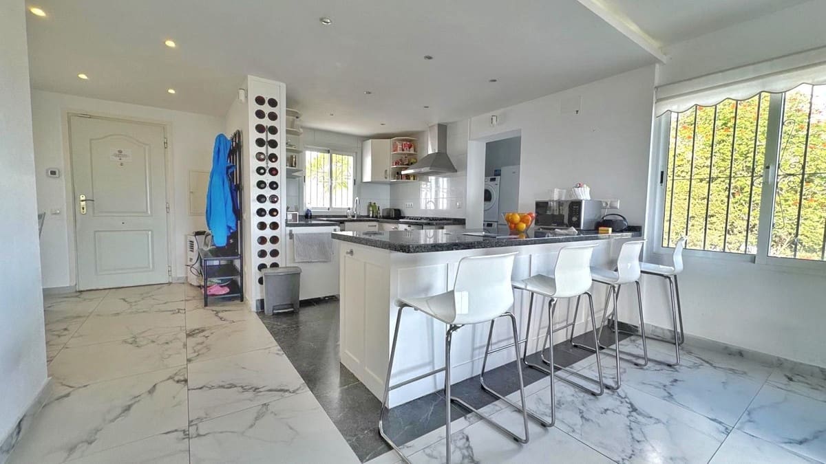 5 bedroom Villa for sale in La Cala de Mijas with pool garage - € 1,375,000 (Ref: 9438055)