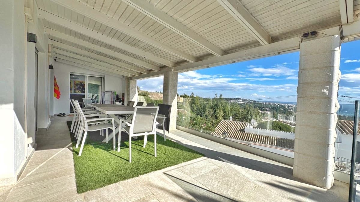 5 bedroom Villa for sale in La Cala de Mijas with pool garage - € 1,375,000 (Ref: 9438055)