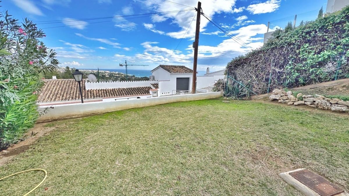 5 bedroom Villa for sale in La Cala de Mijas with pool garage - € 1,375,000 (Ref: 9438055)