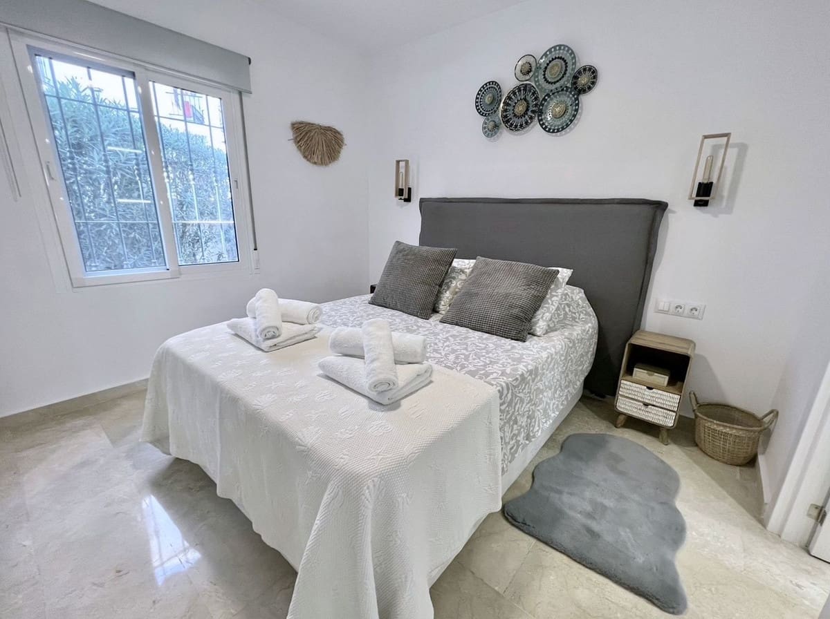 2 bedroom Villa for sale in Riviera del Sol with pool garage - € 385,000 (Ref: 9451417)