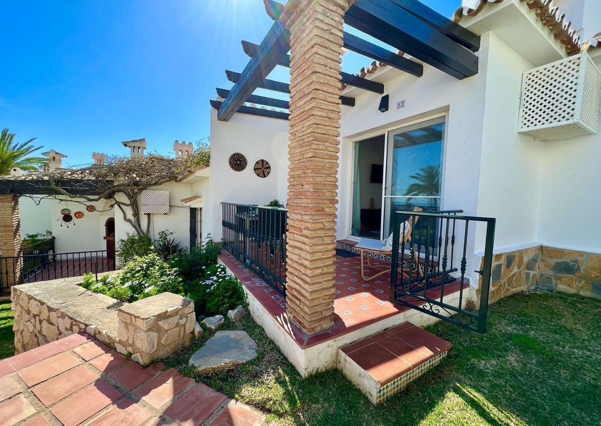 2 bedroom Villa for sale in Riviera del Sol with pool garage - € 385,000 (Ref: 9451417)