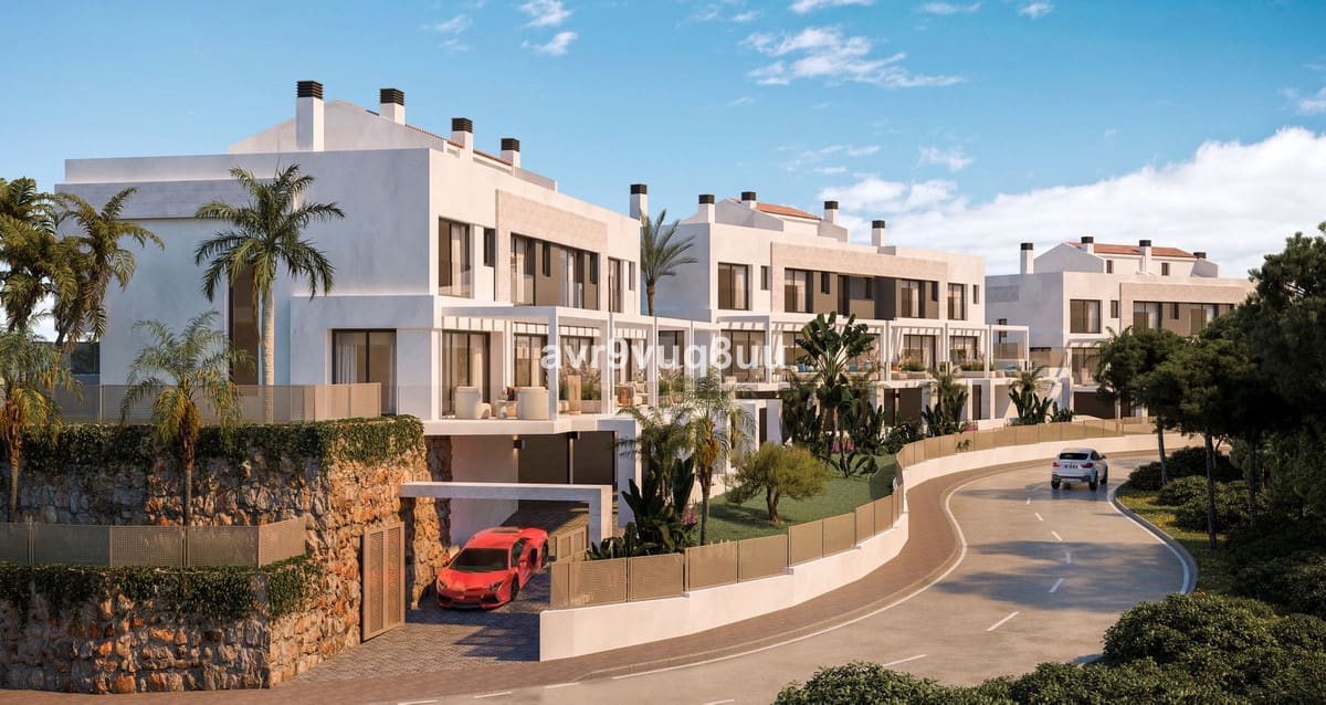 3 bedroom Townhouse for sale in Mijas Costa with pool garage - € 999,950 (Ref: 9471523)