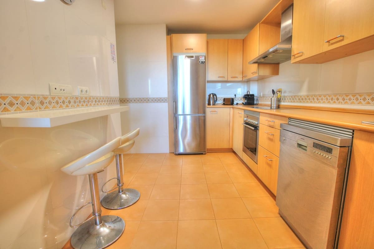 2 soveværelse Lejlighed til leje i Mijas Costa med swimmingpool garage - € 1.800 (Ref: 9503485)