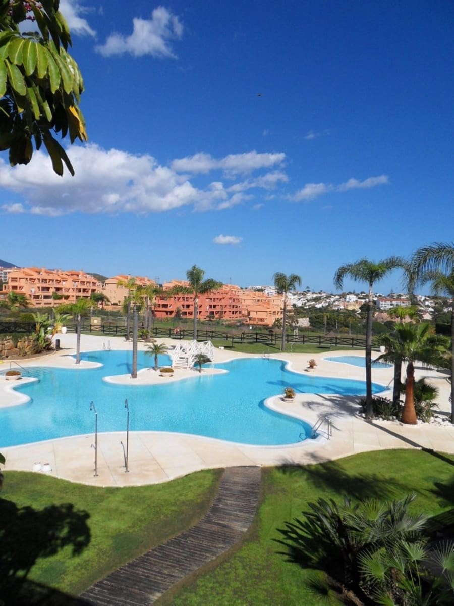 2 soveværelse Lejlighed til leje i Mijas Costa med swimmingpool garage - € 1.800 (Ref: 9503485)