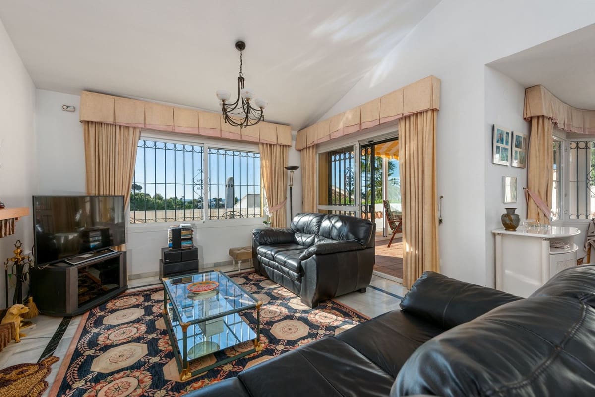 3 bedroom Villa for sale in Calahonda - € 580,000 (Ref: 9506473)