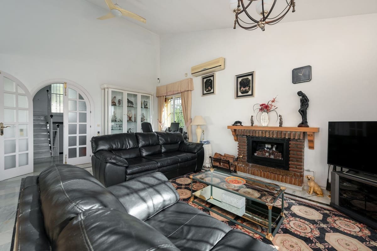 3 bedroom Villa for sale in Calahonda - € 580,000 (Ref: 9506473)