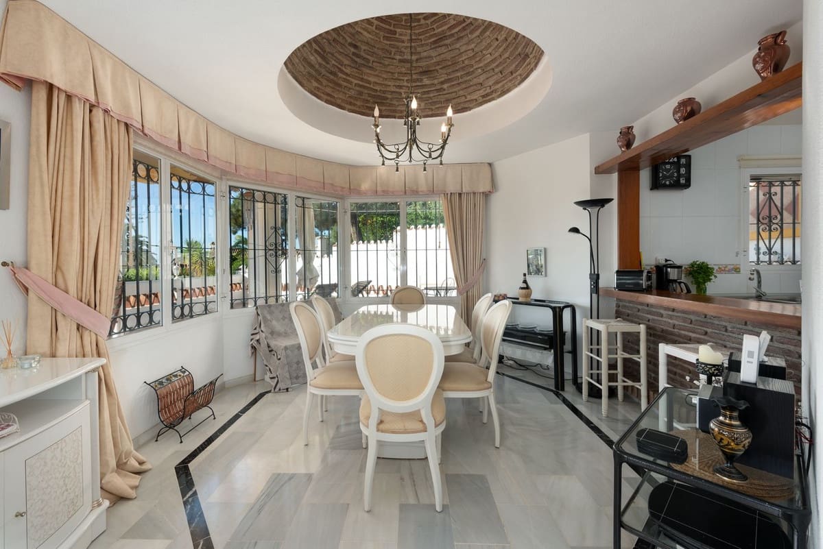 3 bedroom Villa for sale in Calahonda - € 580,000 (Ref: 9506473)