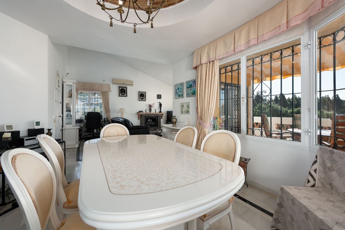 3 bedroom Villa for sale in Calahonda - € 580,000 (Ref: 9506473)