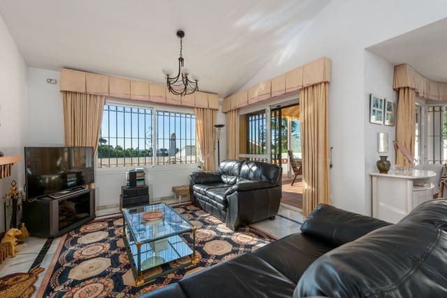 3 bedroom Villa for sale in Calahonda, Mijas - € 580,000 (Ref: 9506473)