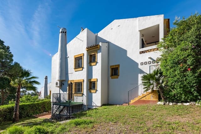 3 bedroom Villa for sale in Calahonda, Mijas - € 580,000 (Ref: 9506473)