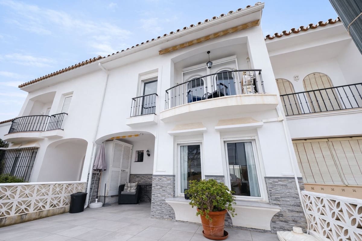 3 quarto Casa em Banda para arrendar em La Cala de Mijas com garagem - 1 800 € (Ref: 9517920)
