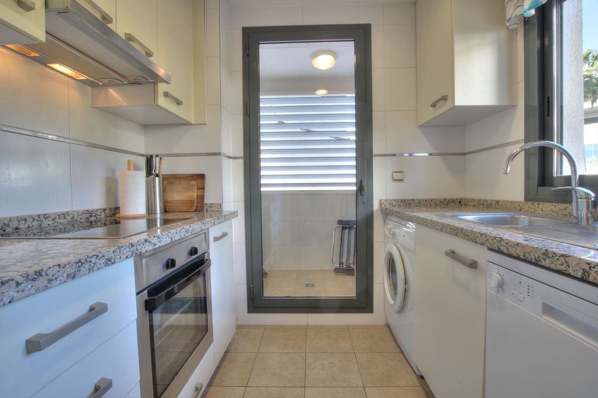 1 soverom Penthouse til salgs i La Cala de Mijas med svømmebasseng garasje - € 275 000 (Ref: 9523643)