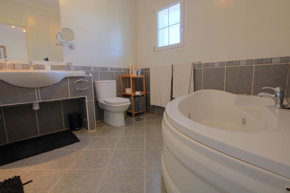 7 bedroom Villa for sale in La Cala Golf with pool garage - € 1,250,000 (Ref: 9539072)