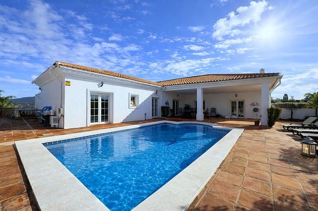 7 bedroom Villa for sale in La Cala Golf, Mijas with pool garage - € 1,250,000 (Ref: 9539072)
