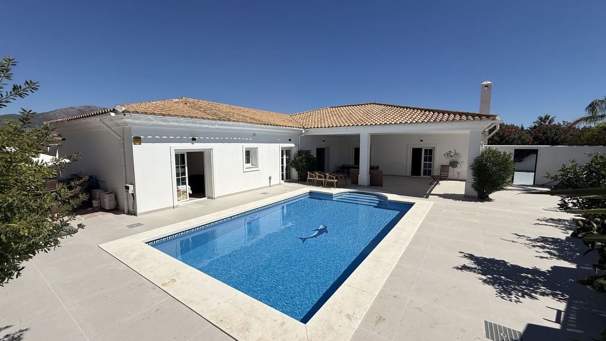 6 bedroom Villa for sale in La Cala Golf with pool garage - € 1,295,000 (Ref: 9539072)
