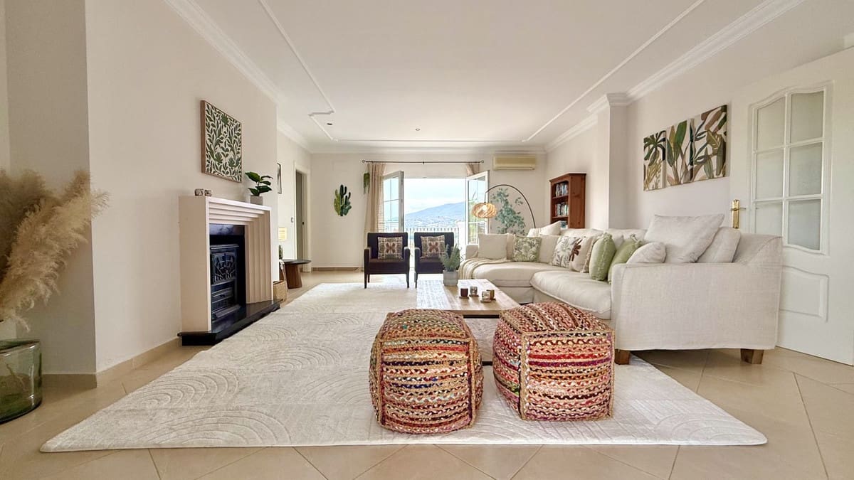6 bedroom Villa for sale in La Cala Golf with pool garage - € 1,295,000 (Ref: 9539072)