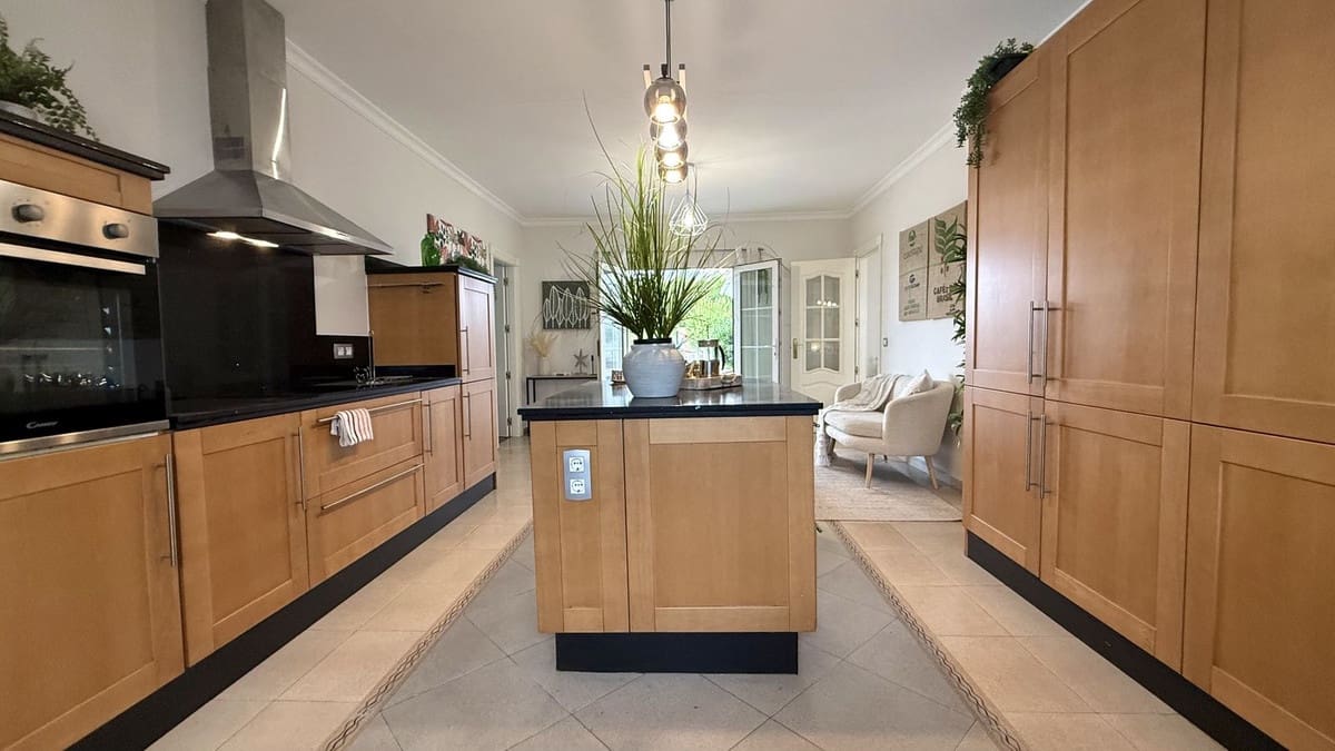 6 bedroom Villa for sale in La Cala Golf with pool garage - € 1,295,000 (Ref: 9539072)