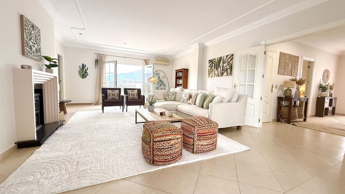 6 bedroom Villa for sale in La Cala Golf with pool garage - € 1,295,000 (Ref: 9539072)