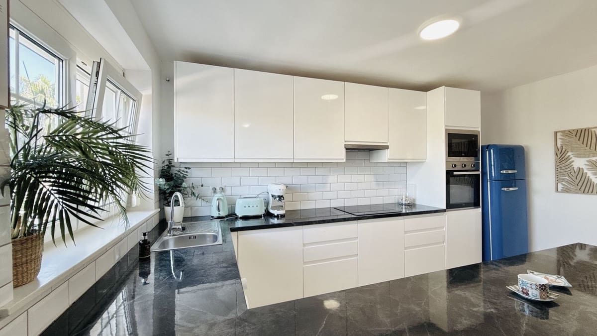 6 bedroom Villa for sale in La Cala Golf with pool garage - € 1,295,000 (Ref: 9539072)