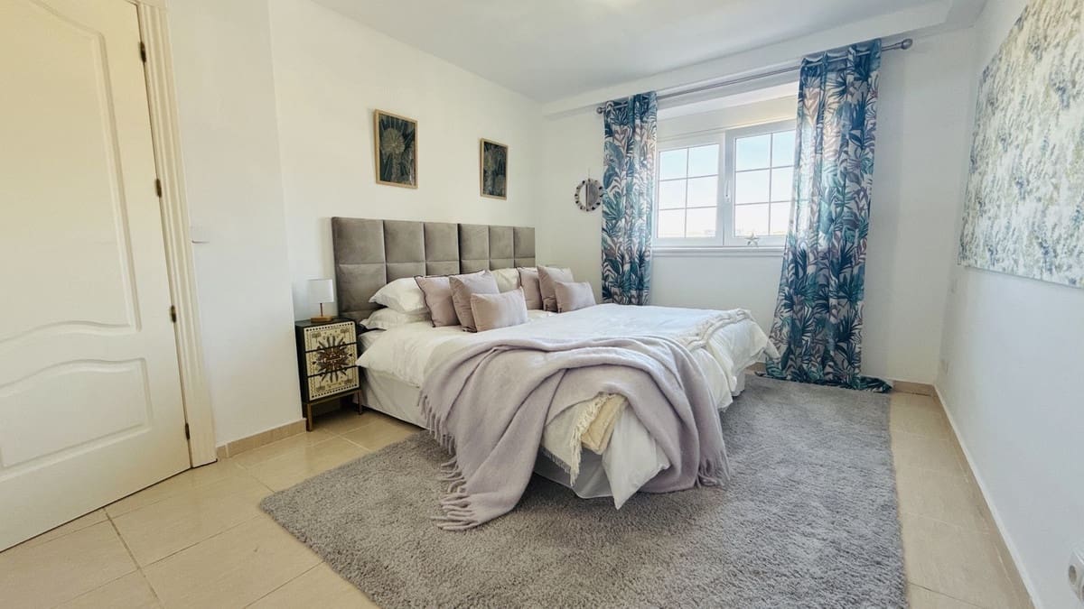 6 bedroom Villa for sale in La Cala Golf with pool garage - € 1,295,000 (Ref: 9539072)