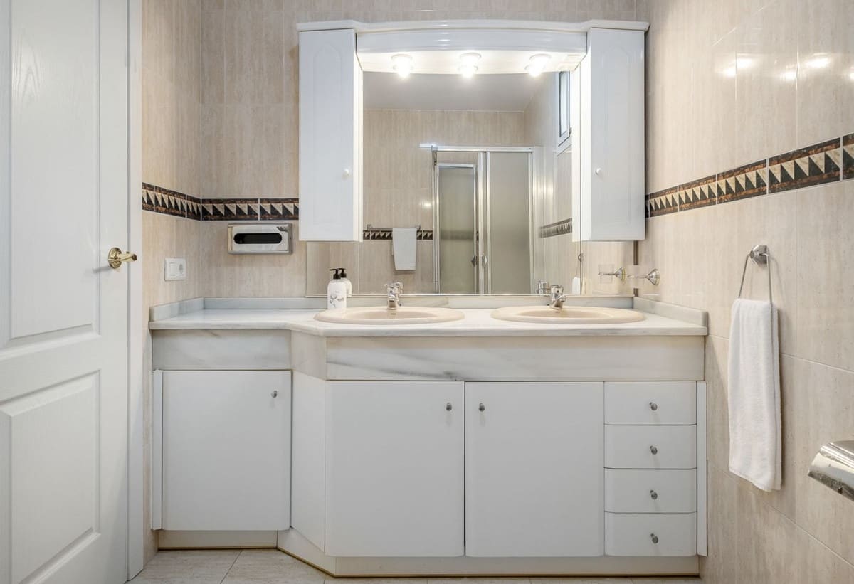 2 slaapkamer Appartement te koop in Calahonda met zwembad garage - € 269.000 (Ref: 9563768)