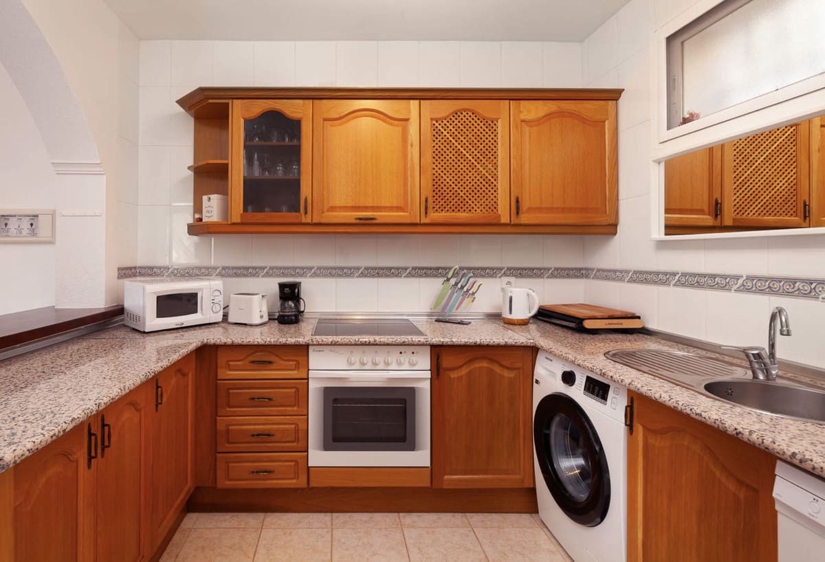 2 slaapkamer Appartement te koop in Calahonda met zwembad garage - € 269.000 (Ref: 9563768)