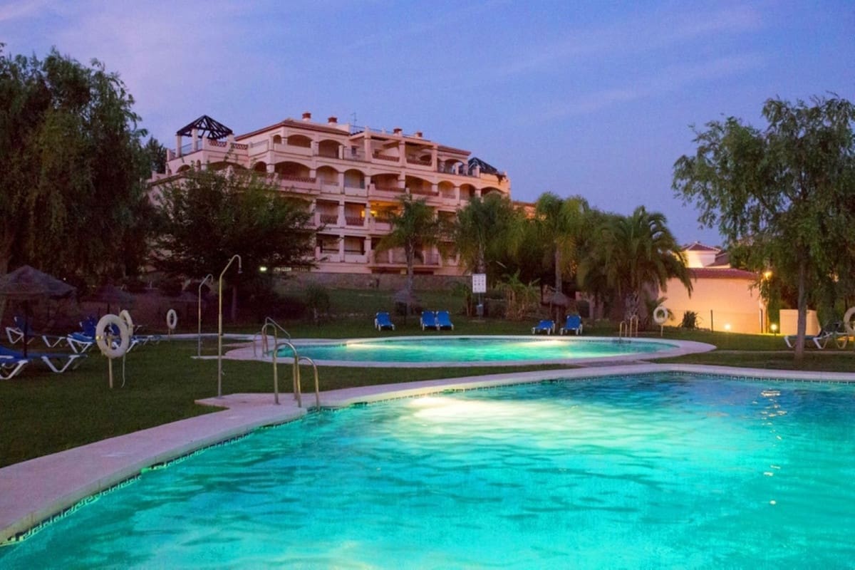 3 soveværelse Byhus til salg i Mijas Golf med swimmingpool garage - € 450.000 (Ref: 9591943)