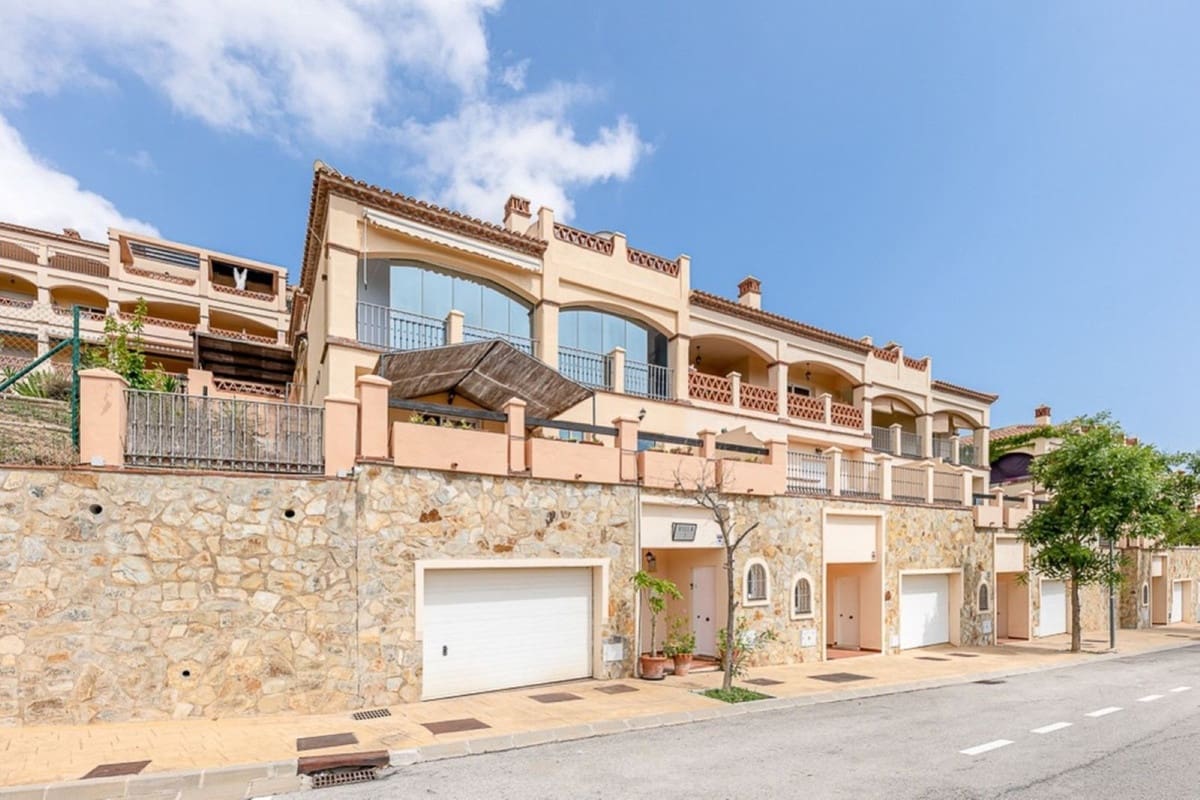 3 bedroom Townhouse for sale in Mijas Golf with pool garage - € 425,000 (Ref: 9591943)