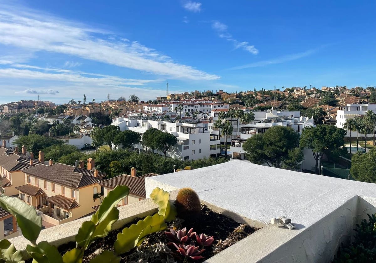 3 slaapkamer Appartement te koop in Riviera del Sol met zwembad garage - € 332.000 (Ref: 9596725)