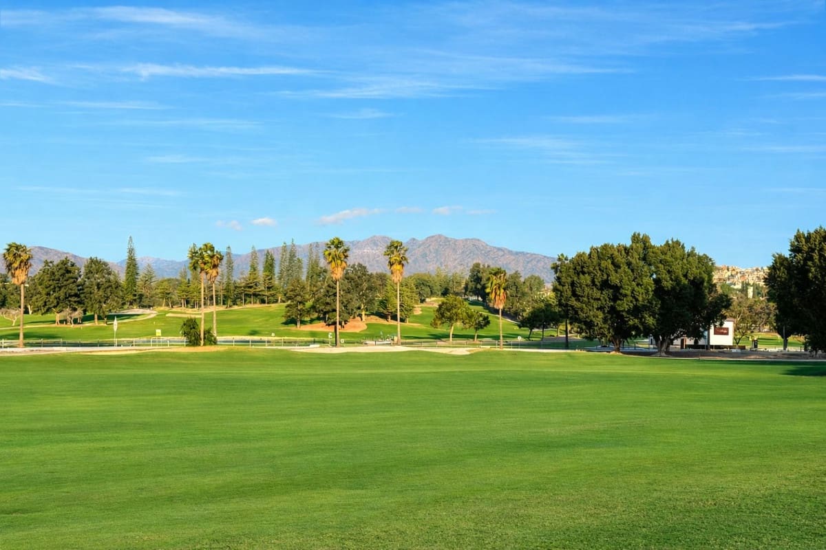 2 bedroom Apartment for sale in Mijas Golf with pool garage - € 319,000 (Ref: 9603092)