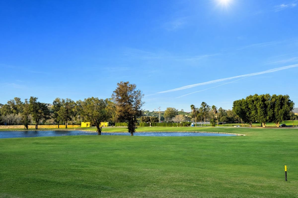 2 bedroom Apartment for sale in Mijas Golf with pool garage - € 319,000 (Ref: 9603092)